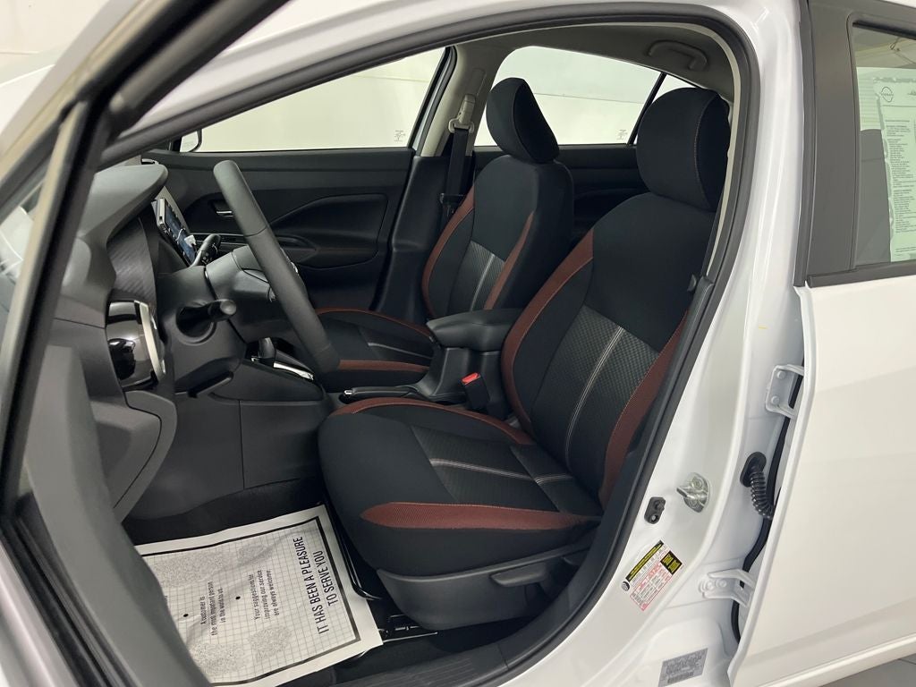 2025 Nissan Versa 1.6 SR