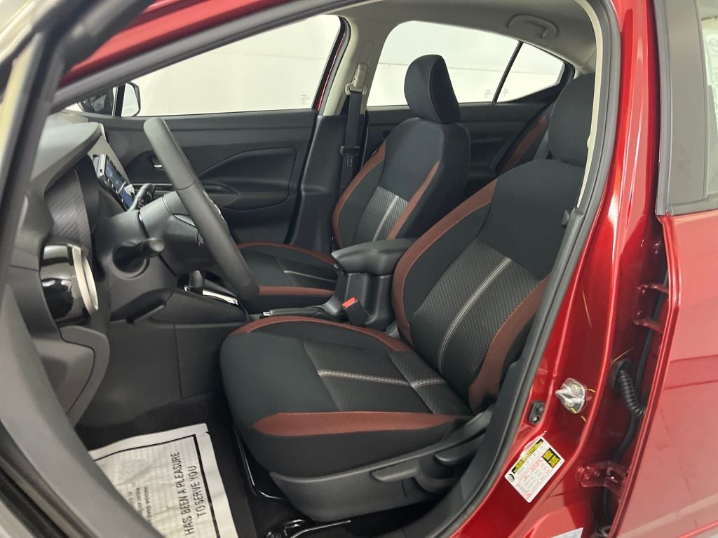 2025 Nissan Versa 1.6 SR