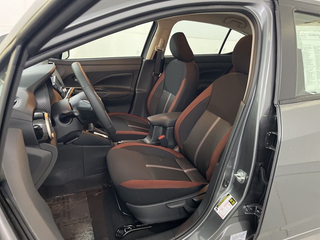 2025 Nissan Versa 1.6 SR