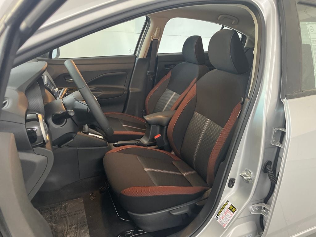 2025 Nissan Versa 1.6 SR