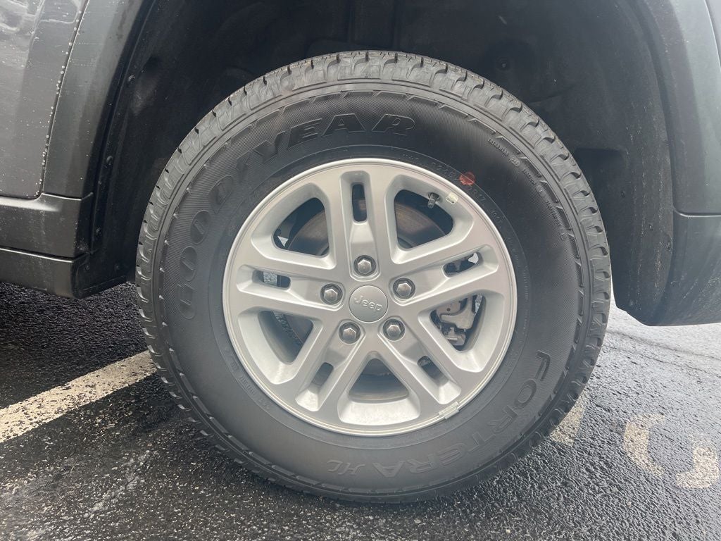 2025 Jeep Grand Cherokee Laredo