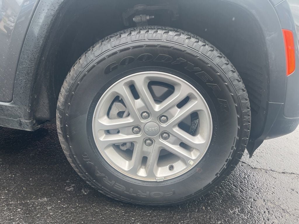 2025 Jeep Grand Cherokee Laredo