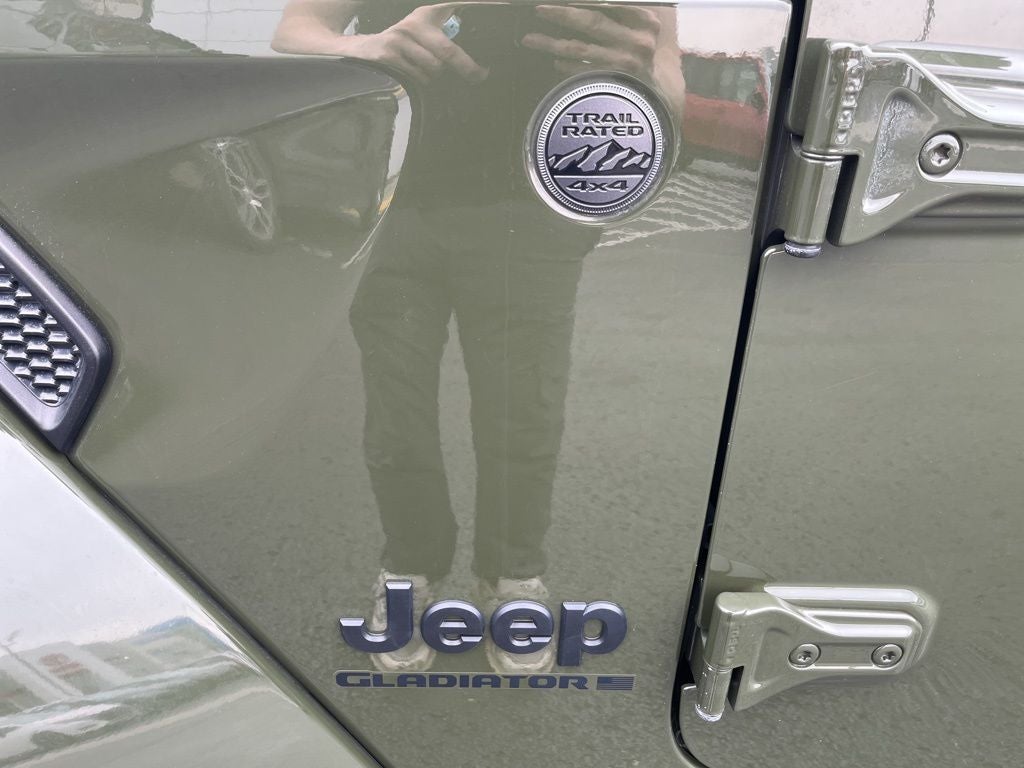 2023 Jeep Gladiator Sport