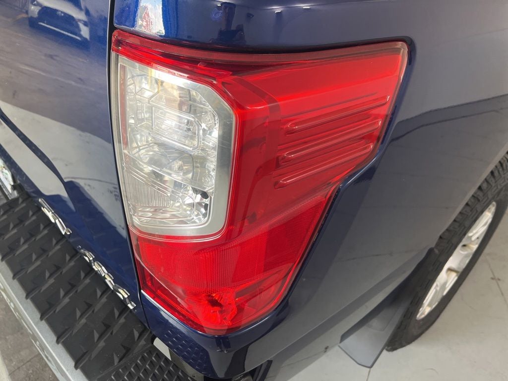 2017 Nissan Titan SV