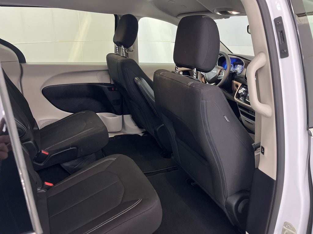 2024 Chrysler Voyager LX