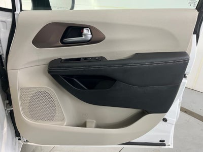 2024 Chrysler Voyager LX