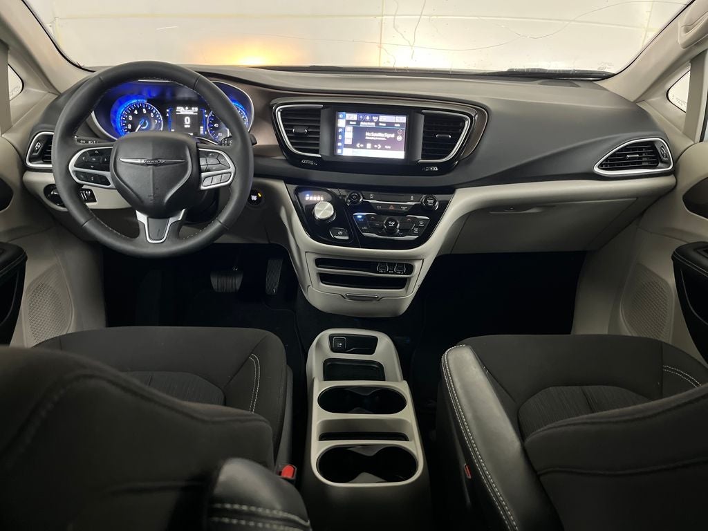 2024 Chrysler Voyager LX