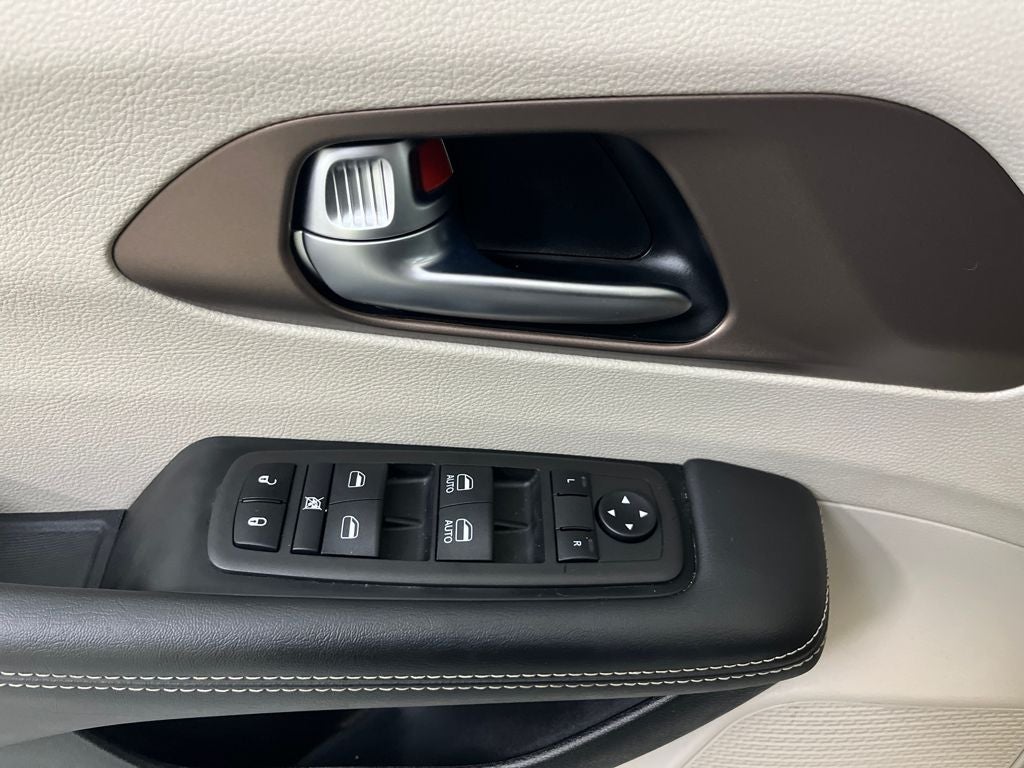 2024 Chrysler Voyager LX