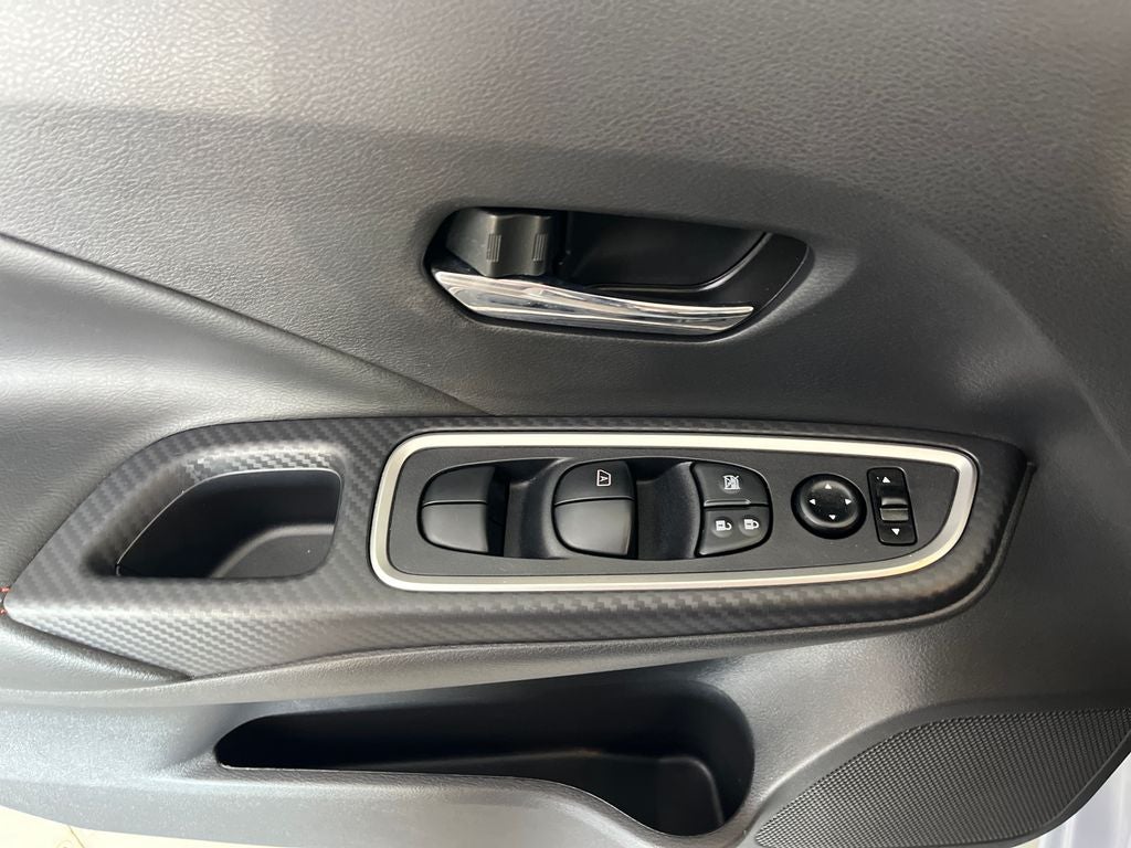 2024 Nissan Versa 1.6 SR