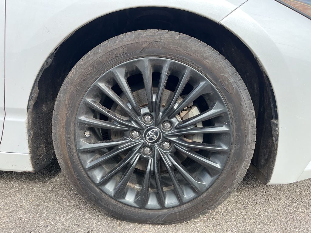 2019 Toyota Avalon Hybrid XSE