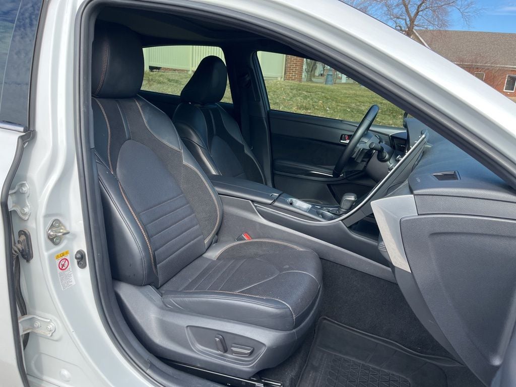 2019 Toyota Avalon Hybrid XSE