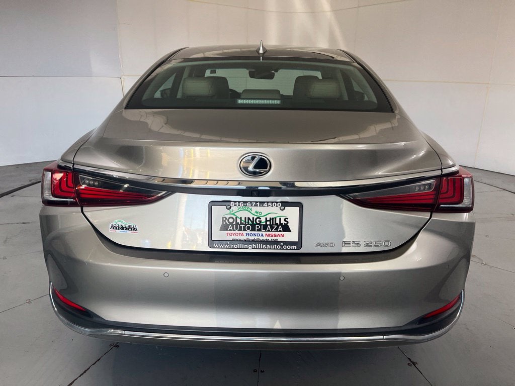 2021 Lexus ES 250