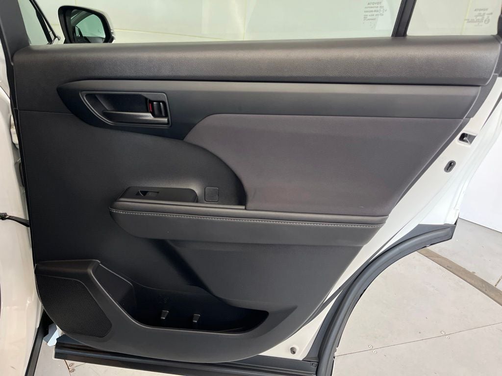 2020 Toyota Highlander LE
