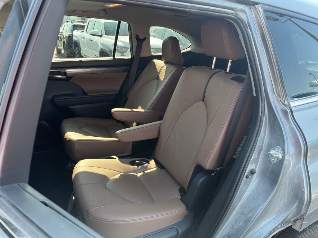 2025 Toyota Highlander Hybrid Limited 25th Edition
