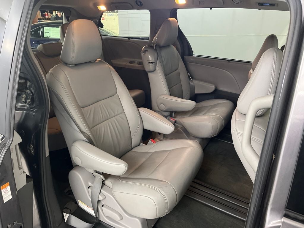 2017 Toyota Sienna XLE 7 Passenger