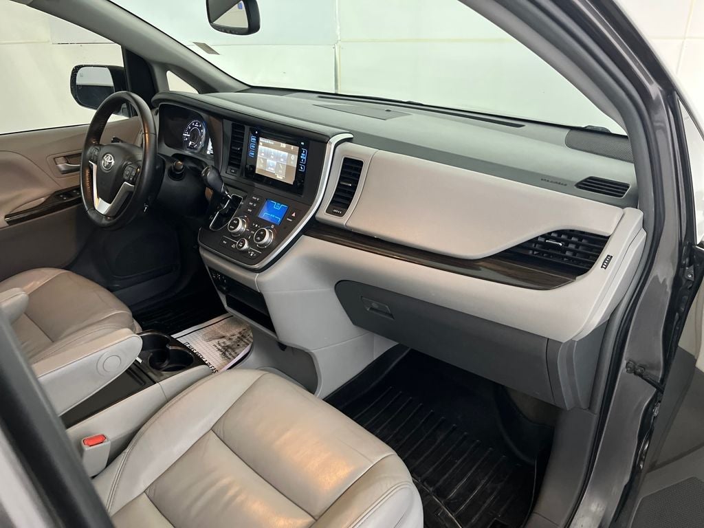 2017 Toyota Sienna XLE 7 Passenger