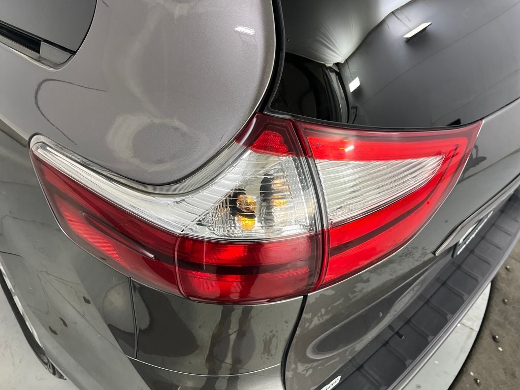 2017 Toyota Sienna XLE 7 Passenger