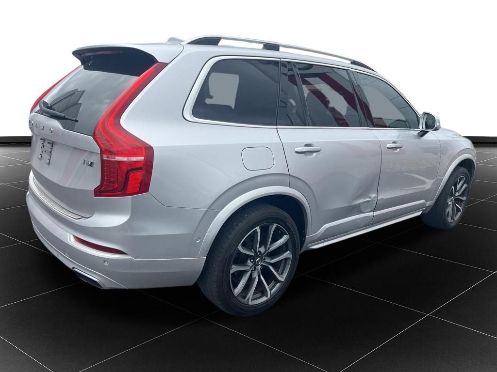 2017 Volvo XC90 T6 Momentum